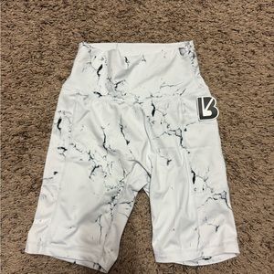 Marbled biker shorts 🤍🖤 size XS